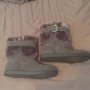 Fur Guess boots